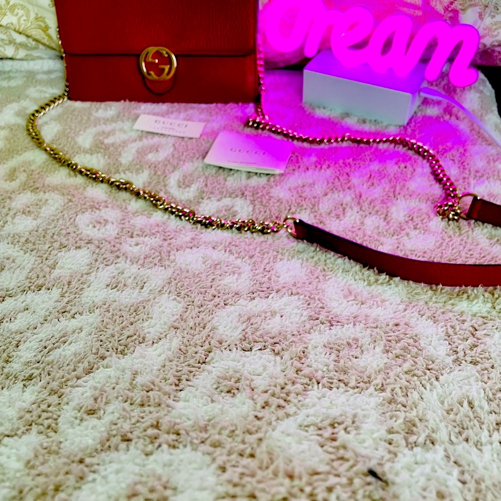 SOLD❌❌❌❌❌Authentic Gucci bag WOC red leather.